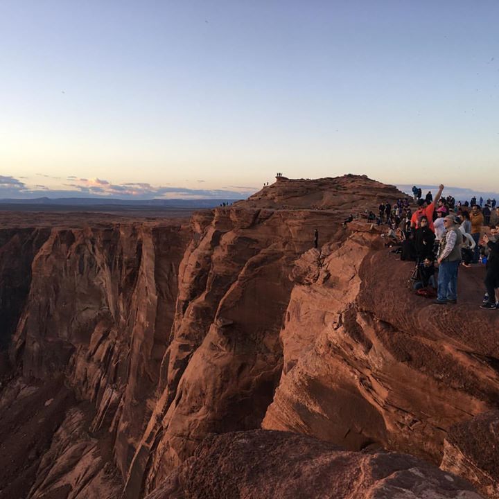 Tourists on the rim of Horseshoe Bend